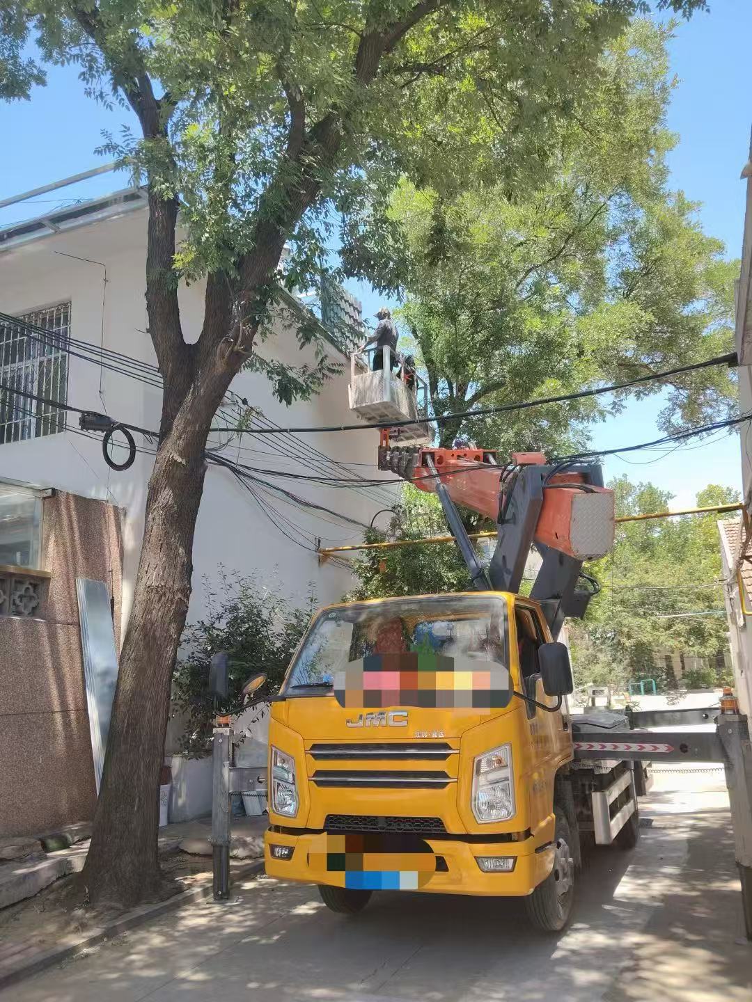 滦州市高空作业车能吊装重物吗？最大承载多少公斤？